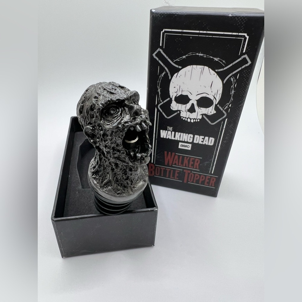 The Walking Dead Walker Bottle Topper - Picture 3 of 7